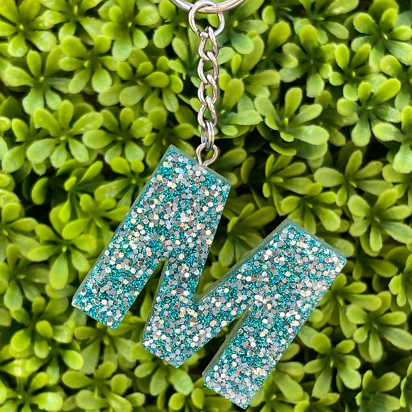 Monogrammed Resin Keychain - Picture 4 of 7